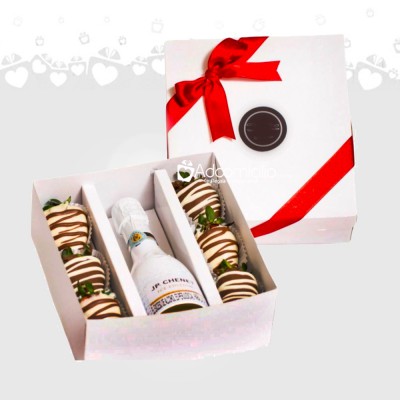 Regalos de amor y amistad a domicilio en Cali Licor y fresas con chocolate Pedido con 1 día anticipado  