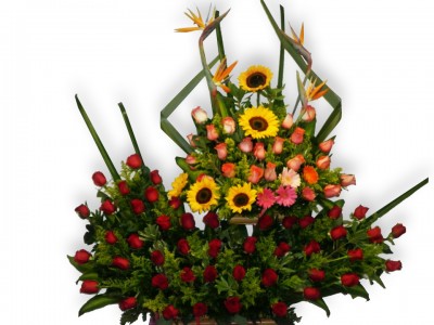 Arreglo Floral De Dos Pisos Con Rosas A Domicilio En Cali 