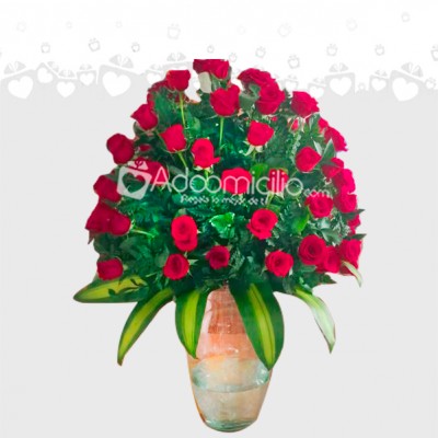 Jarrón De Vidrio Con 60 rosas A Domicilio En Cali 