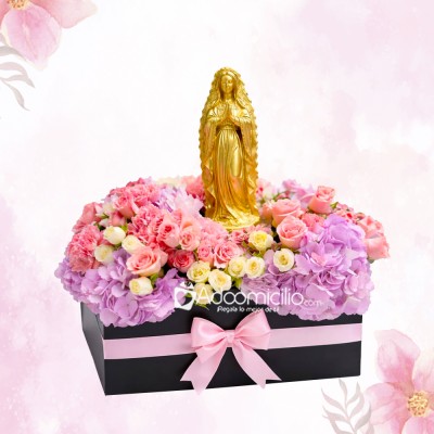 Arreglo Floral Con Virgen Para Mamá A Domicilio En Bogotá Pedido Con Un Día De Anticipación 