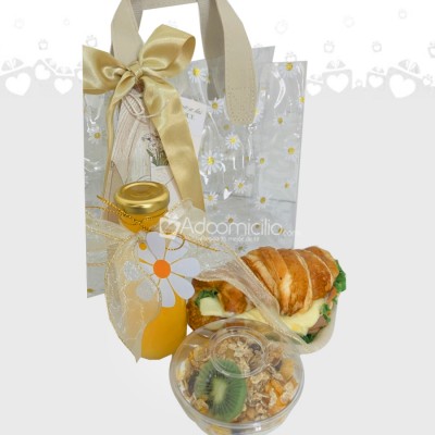 Desayuno Sorpresa Para El Día De La Mujer Con Flores A Domicilio En Pereira Pedido Con Un Día De Anticipación 